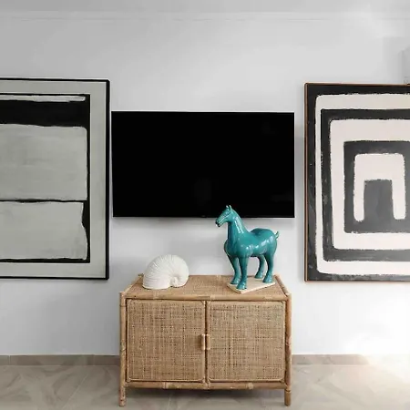 Stylish With View Apartment *